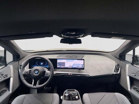 BMW iX xDrive60 M Sport – Bild 11