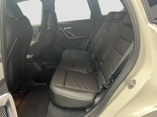 BMW iX1 eDrive 20 Ed. M Sport – Bild 10