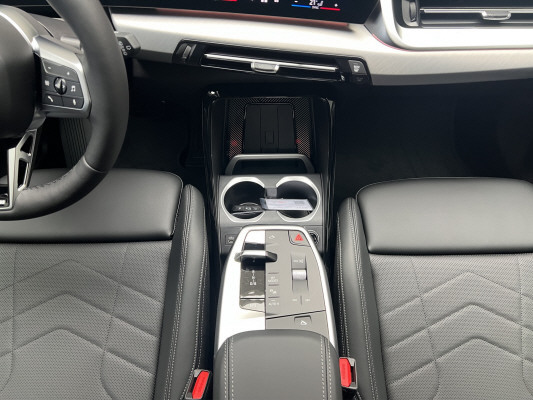 BMW iX1 eDrive 20 Ed. M Sport – Bild 12