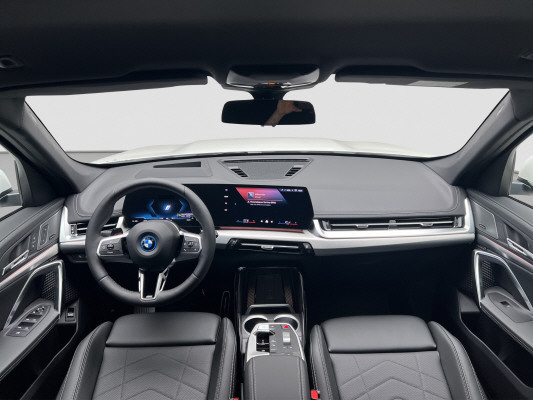 BMW iX1 eDrive 20 Ed. M Sport – Bild 11