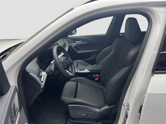 BMW iX1 eDrive 20 Ed. M Sport – Bild 9