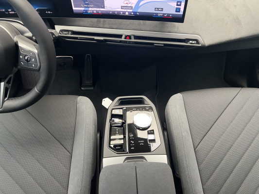 BMW iX xDrive60 M Sport – Bild 12