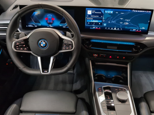 BMW 330e xDrive M Sport – Bild 10